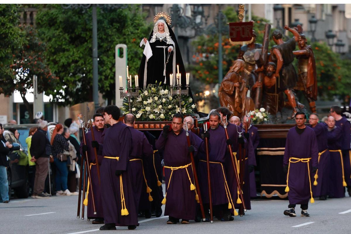 Procesiones en Vigo: paso del Jueves Santo en la parroquia del Sagrado Corazón de Xesús