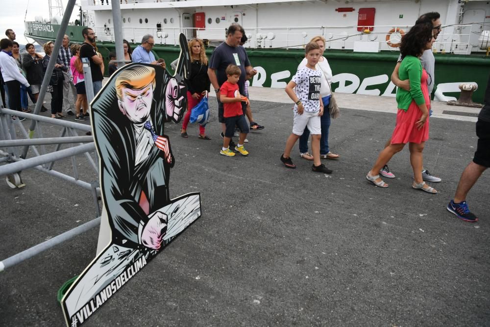 El barco Esperanza de Greenpeace en A Coruña