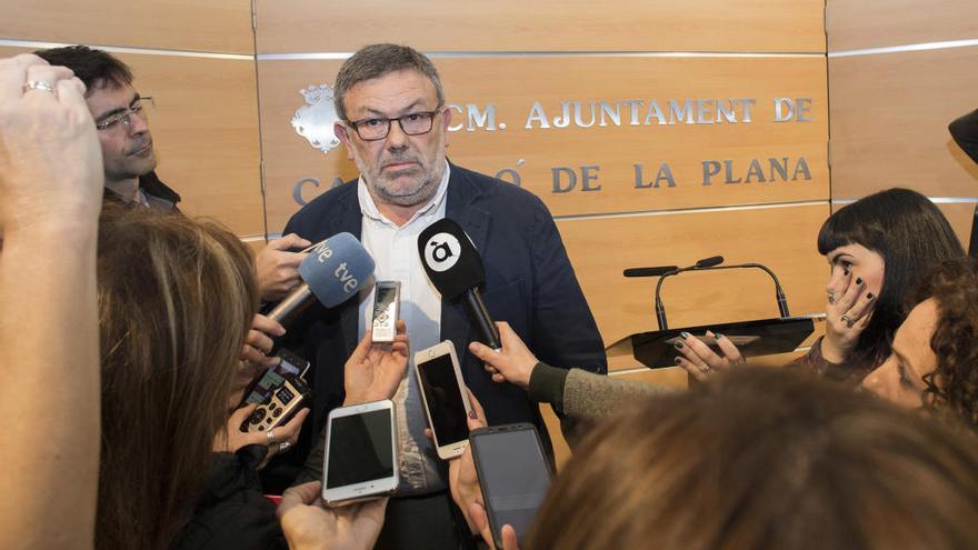 El Pleno del Ayuntamiento aprueba declarar el cese de Antonio Lorenzo como concejal por unanimidad