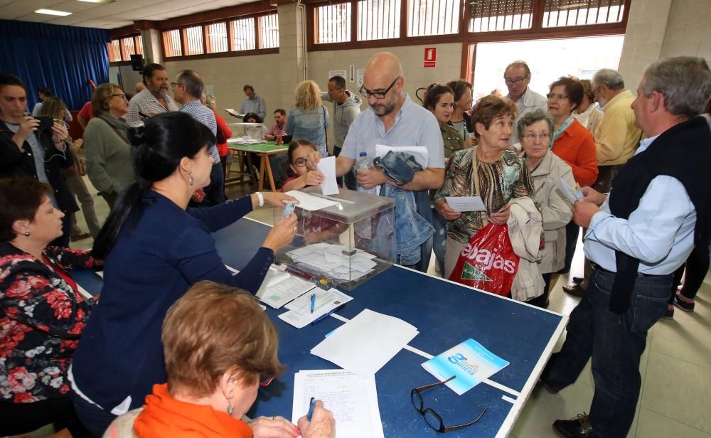 Los vigueses acuden a la cita con las urnas