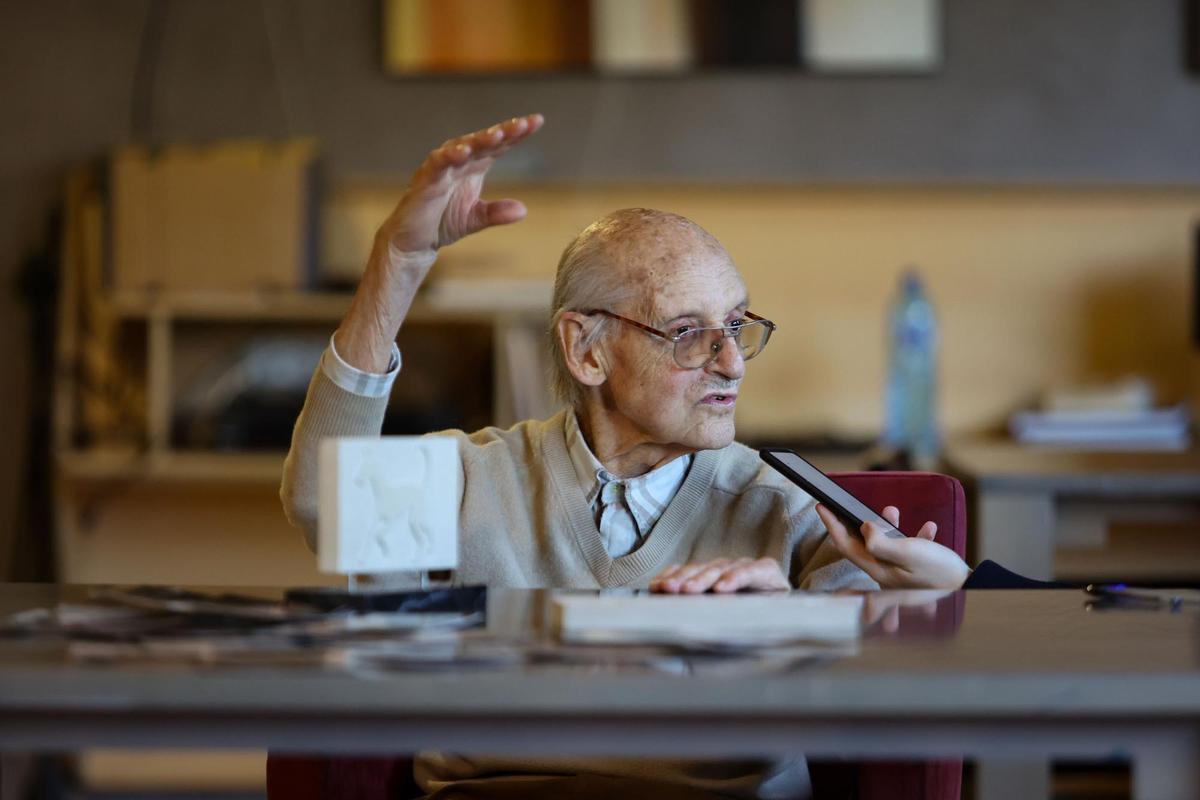 El escultor Adolf Aymat cumple 94 años El escultor Adolf Aymat cumple 94 años