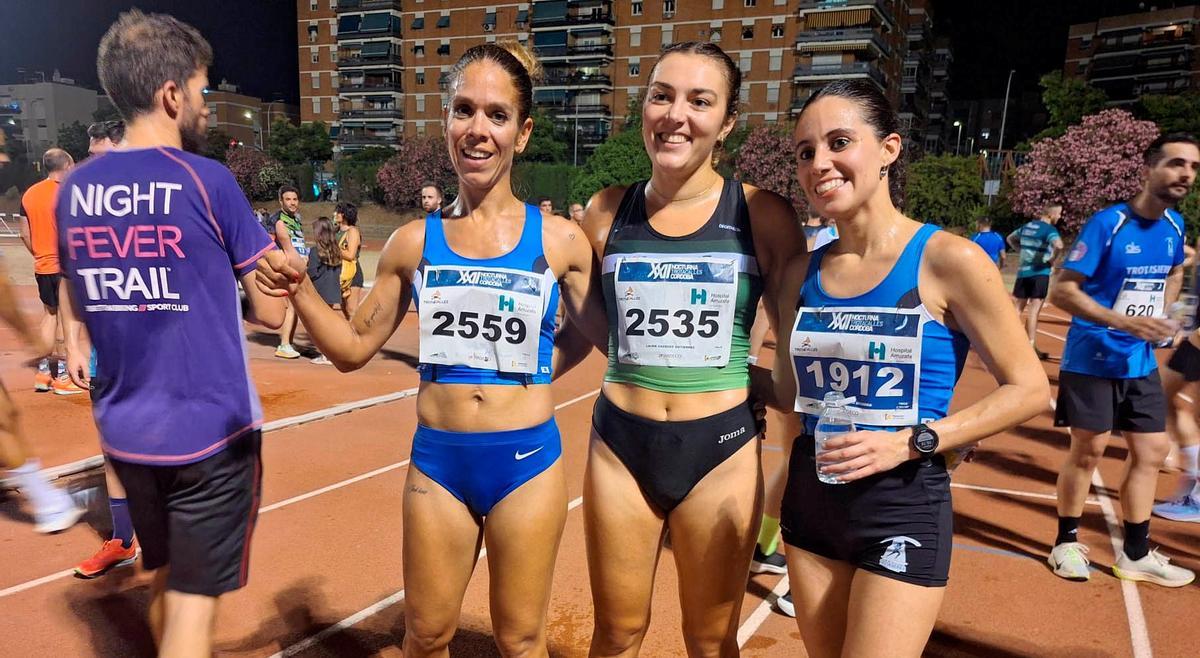 Podio femenino de la Nocturna Trotacalles del 2025.