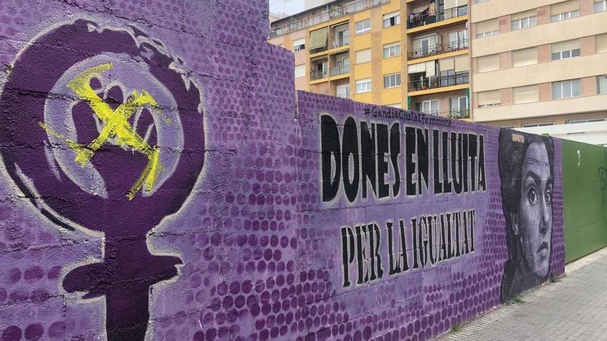 Atacan el mural feminista de Gandia el mismo día que se celebra el 8M