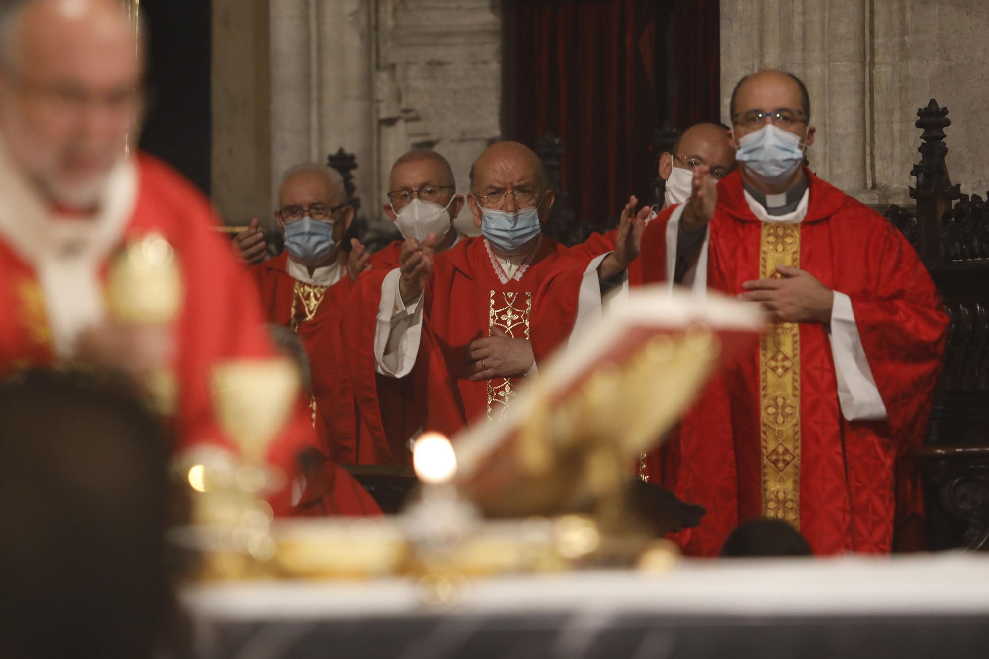 Sancta normalidad: la Catedral de Oviedo cierra el Jubileo con una misa multitudinaria