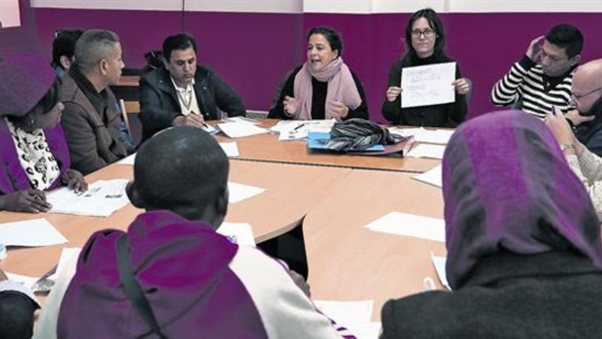 Taller para afectados por la pobreza energética, en L'Hospitalet.
