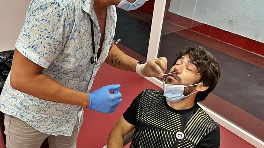 Javi Navas, uno de los nuevos jugadores, durante el reconocimiento médico de ayer. | ZCF