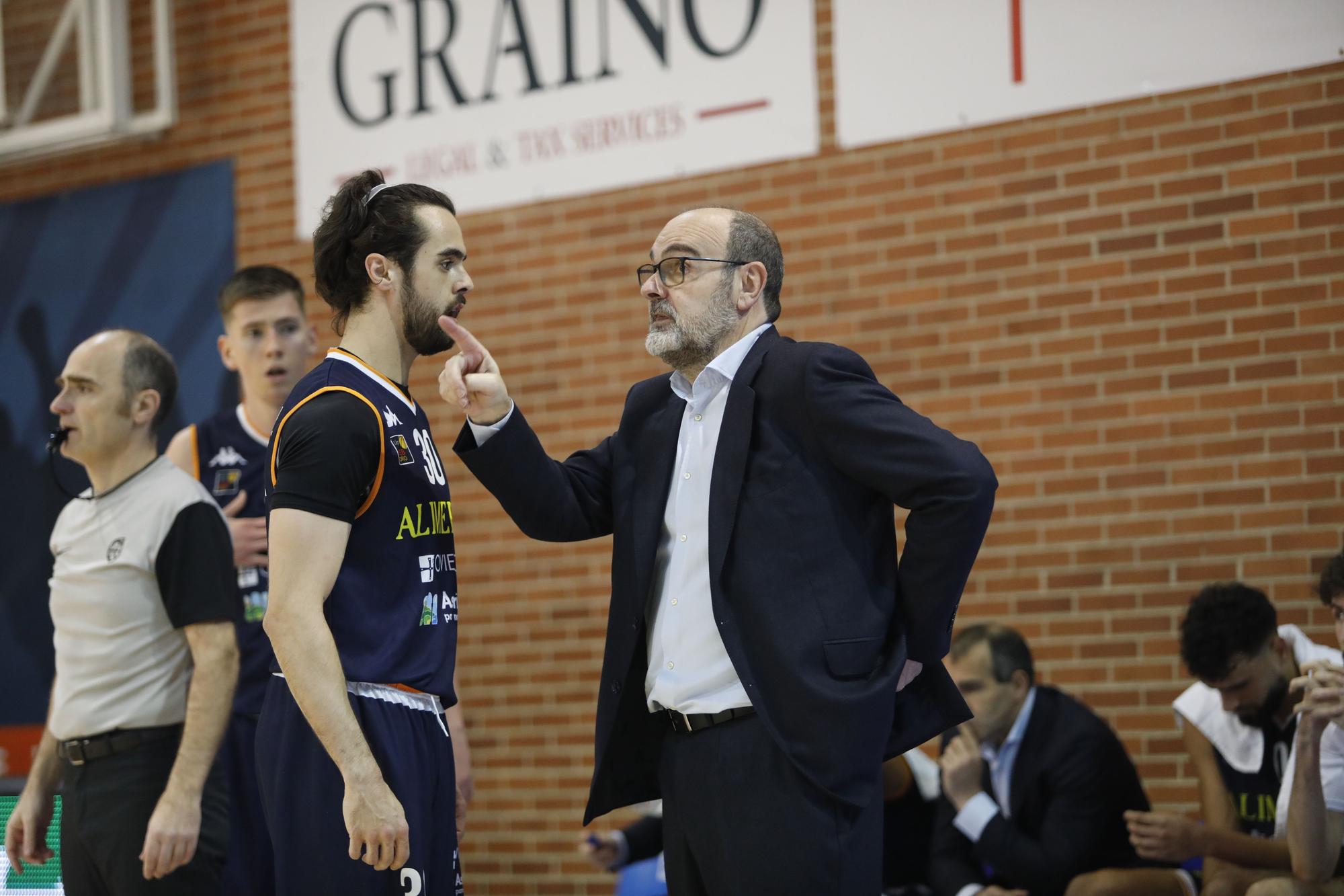 El Alimerka Oviedo puede con sus temores y con el Albacete (63-57)