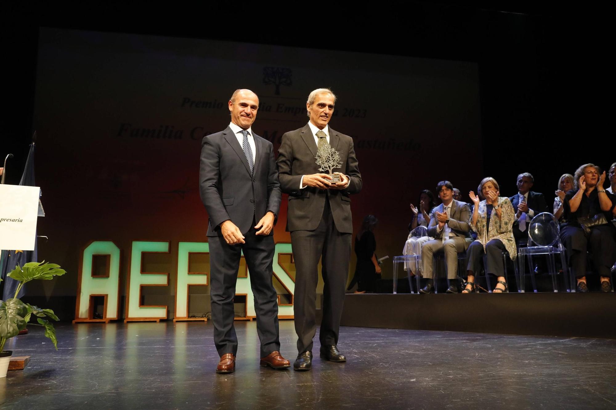 Entrega del premio "Familia Empresaria" a la familia Cosmen Menéndez-Castañedo