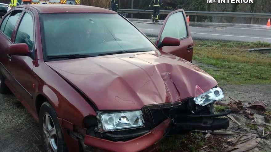 Imagen del coche del investigado, tras sufrir el accidente. // Cedida