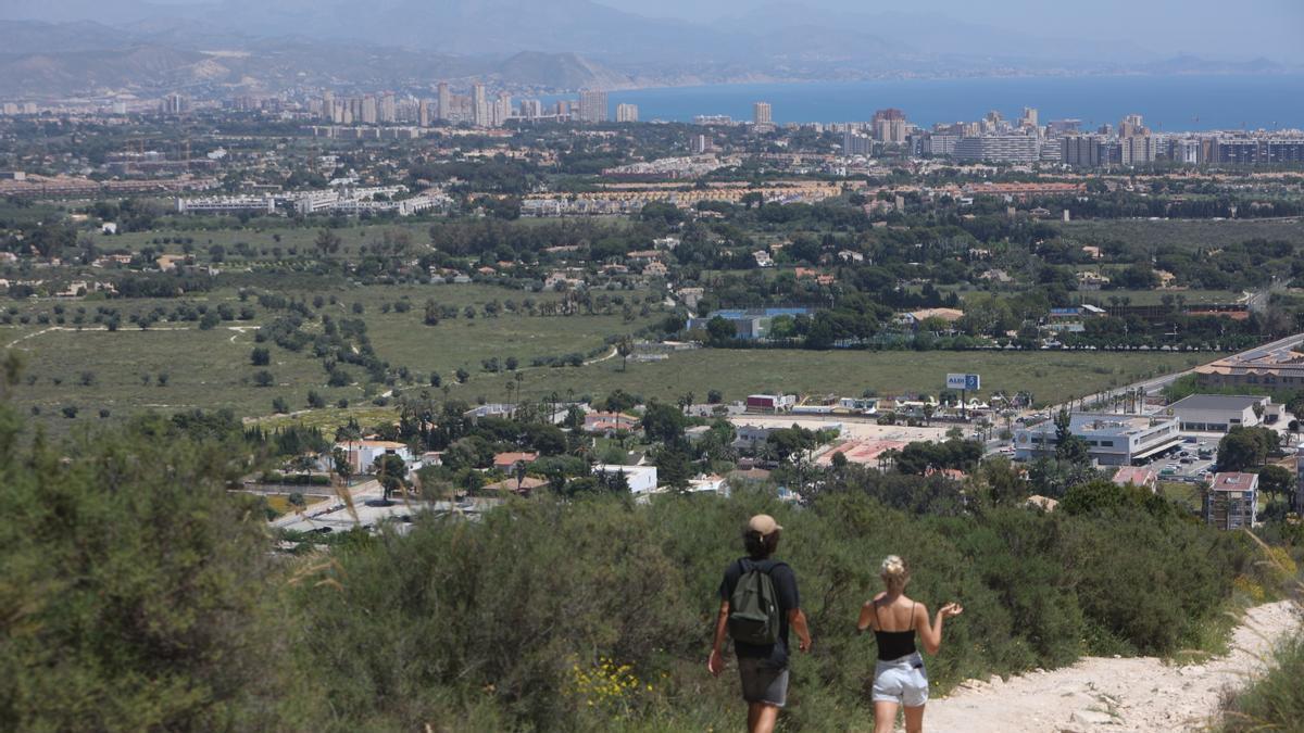 Imagen general del término municipal de Alicante, con el mar al fondo