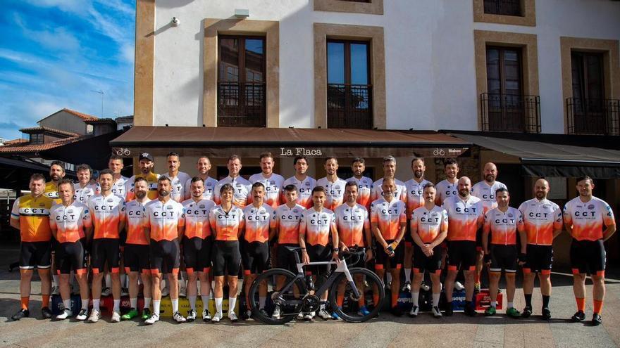 Castrones Cycling Team, la marcha de aniversario del equipo ciclista poleso que cada año es el más numeroso en la clásica de Los Lagos de Covadonga