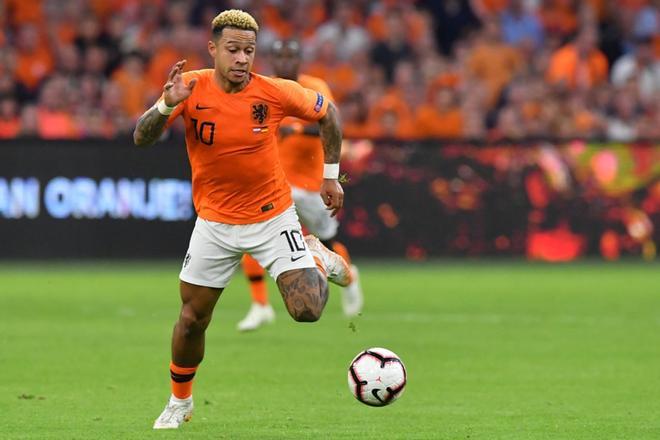 Desde 2010 Memphis Depay ha sido convocado con la selección sub-17, sub-19 y sub21 de los Países Bajos. Debutó con la selección absoluta el 15 de octubre de 2013.