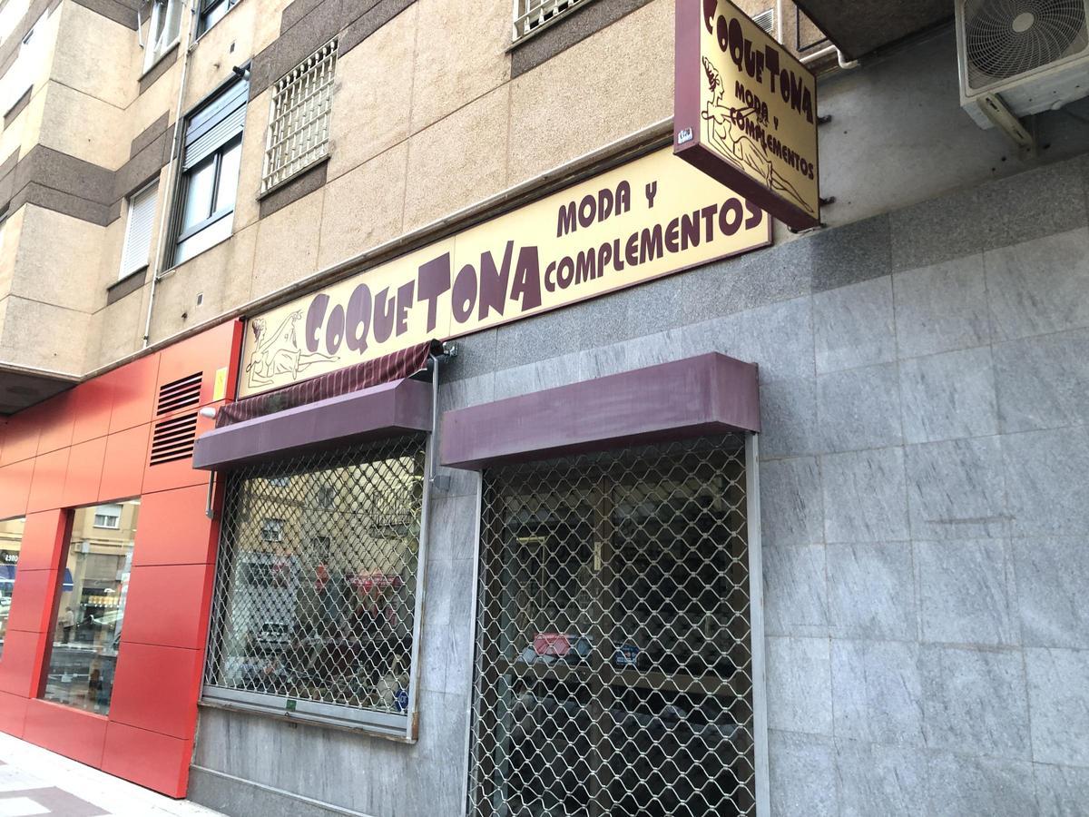 Fotogalería | La calle Salamanca, de Pinturas Mayo al Tambo