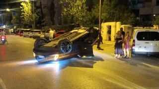 Herido un ciclista en el accidente en el que volcó un coche en la avenida 8 de Agosto de Ibiza