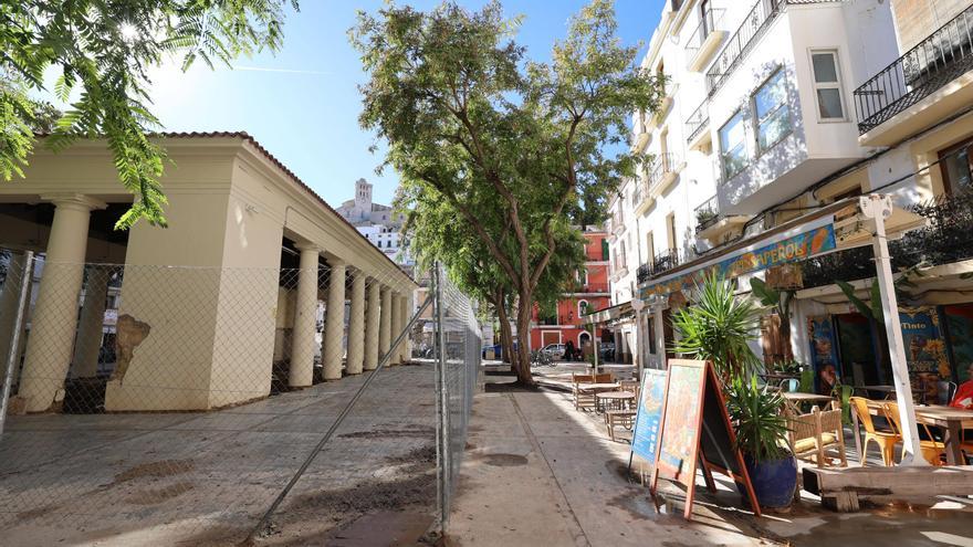 Juan Flores, concejal de Barrios Históricos de Ibiza: &quot;Los restos arqueológicos y la dana han retrasado las obras del Mercat Vell&quot;