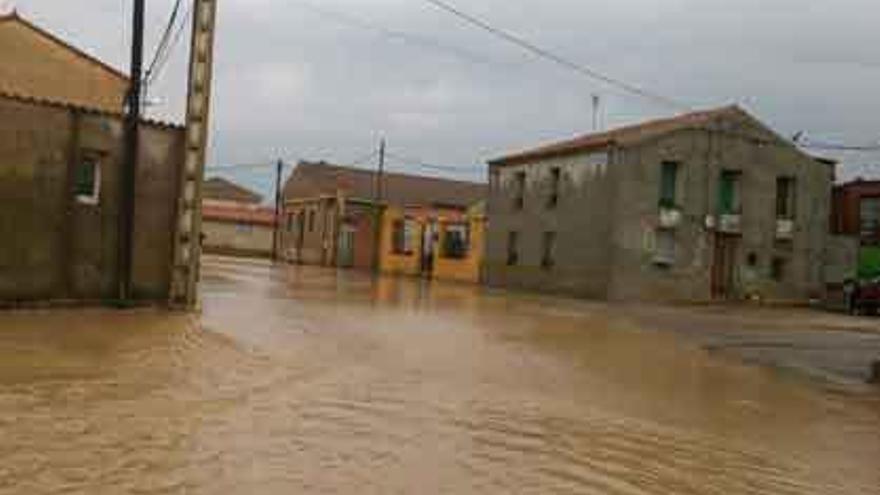 Calles de Benegiles inundadas tras una tormenta el pasado mes de junio.