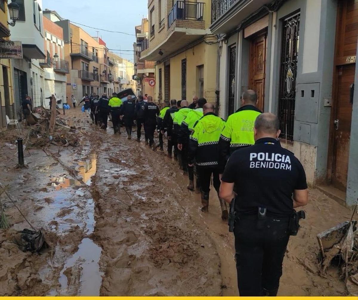 Policies locals de Benidorm, en plena intervenció en les zones afectades per la dana