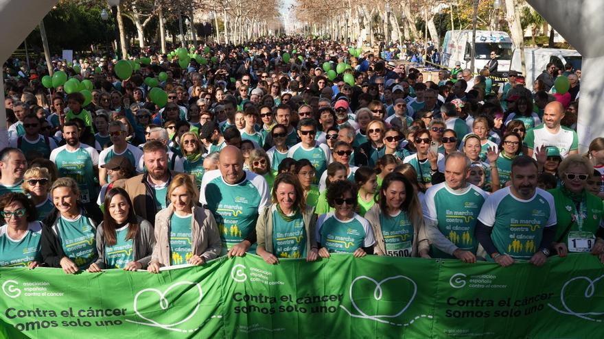 Miles de personas marchan contra el cáncer en Castelló