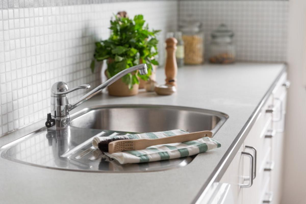 Cómo limpiar fácilmente los azulejos de tu cocina