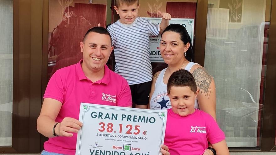 Ángel, el lotero de Losar de la Vera que ha repartido un premio de 40.000 euros: &quot;Estamos muy contentos&quot;