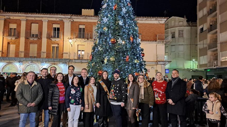 Magia navideña en Nules: el árbol, las luces y el comercio llenan de vida el inicio de la campaña