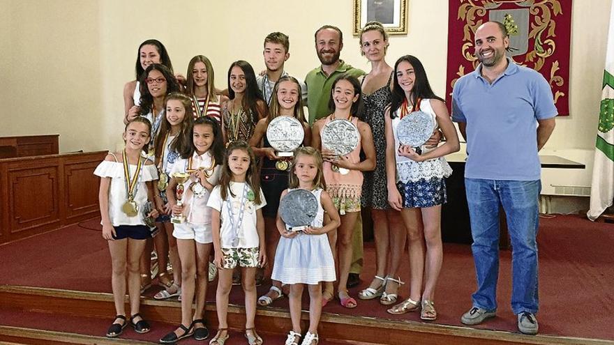 El Gimnástico recibe un homenaje por sus éxitos