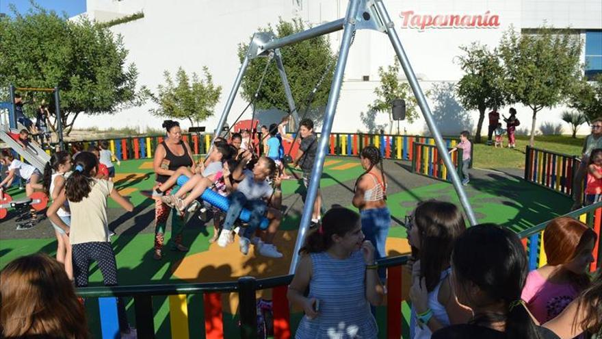 El Ayuntamiento inaugura un parque infantil diseñado por los escolares