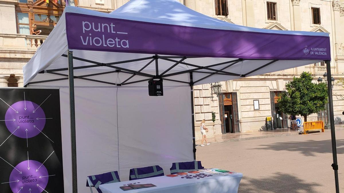 Punto violeta en la plaza del Ayuntamiento