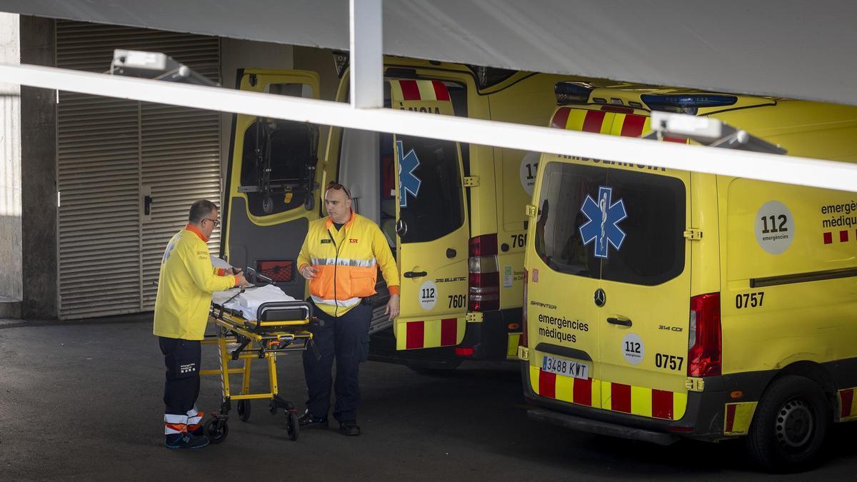 Ambulancia en el Hospital del Mar.