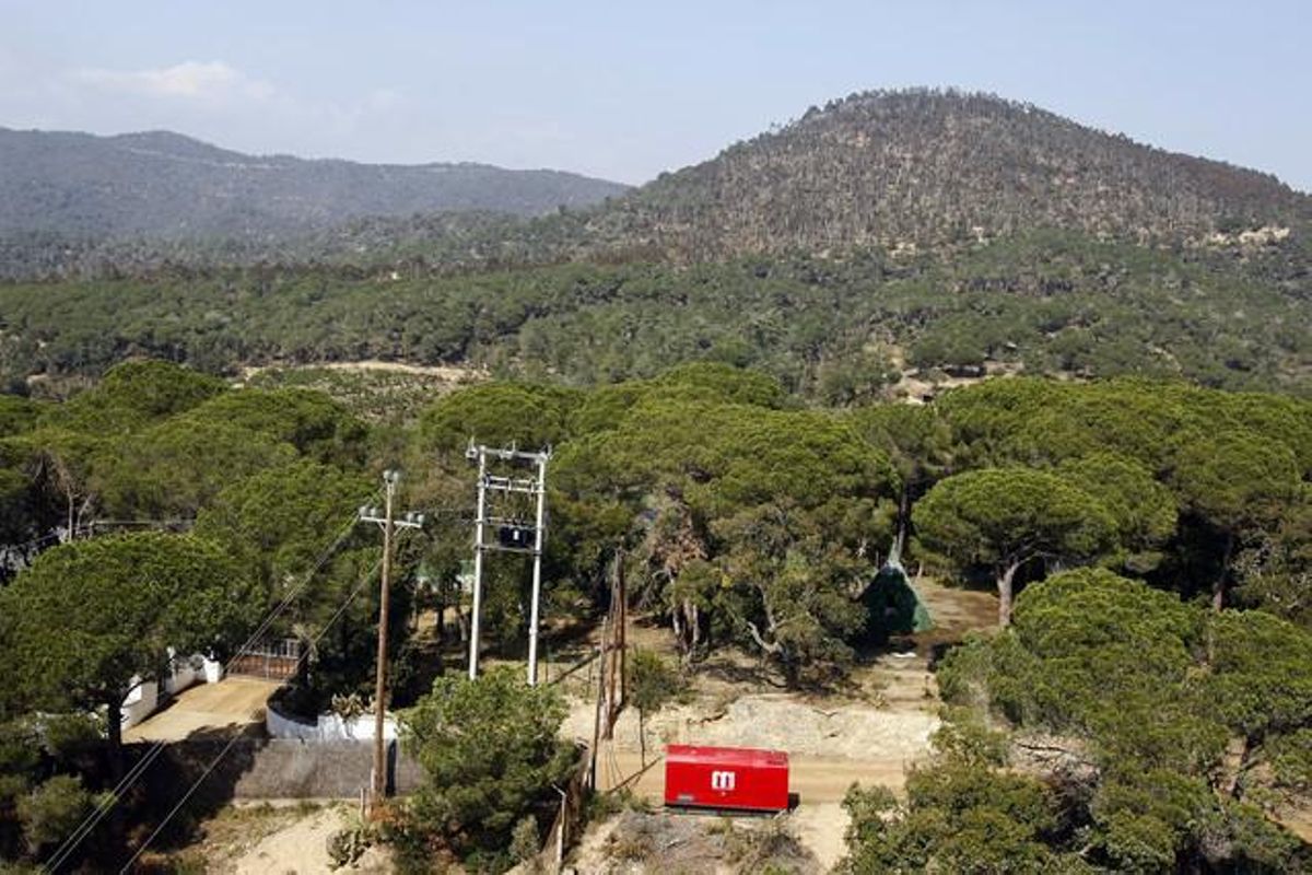 Urbanització Serra Brava (Lloret de Mar). Un dels molts generadors que proveeixen d’electricitat la zona afectada.