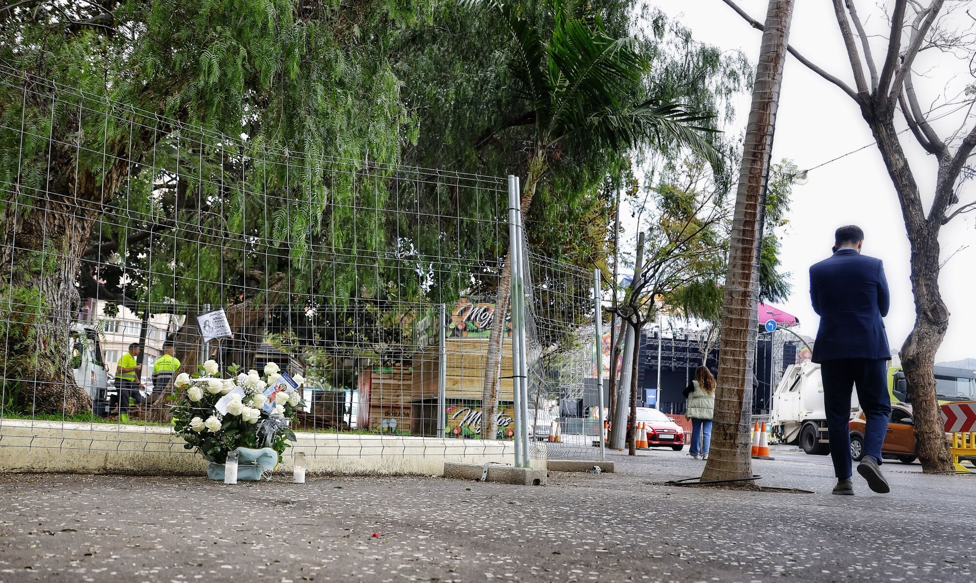 Flores en Santa Cruz de Tenerife donde murió el joven grancanario en la madrugada del Martes de Carnaval