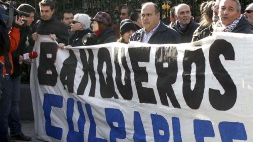 Protestas de los Afectados por la Hipoteca frente al Ritz de Madrid