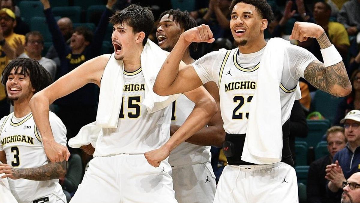 Aday Mara, con un compañero en el banquillo