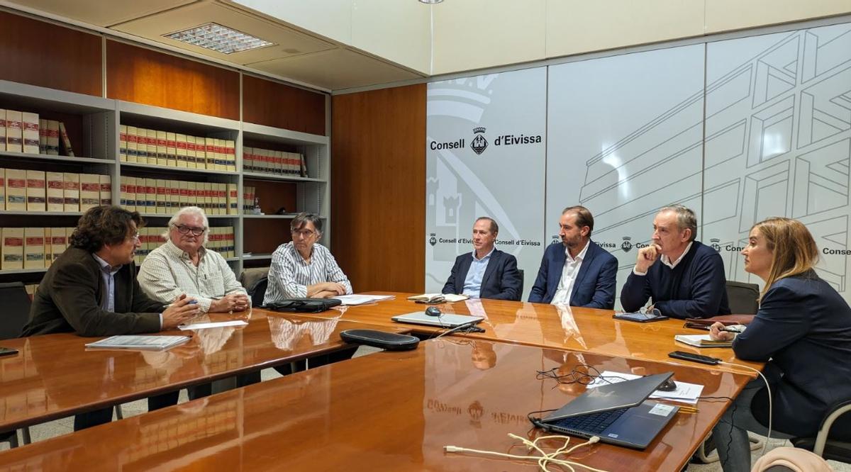El conseller se ha reunido con la Asociación en Defensa de las Csetas Varadero de Ibiza