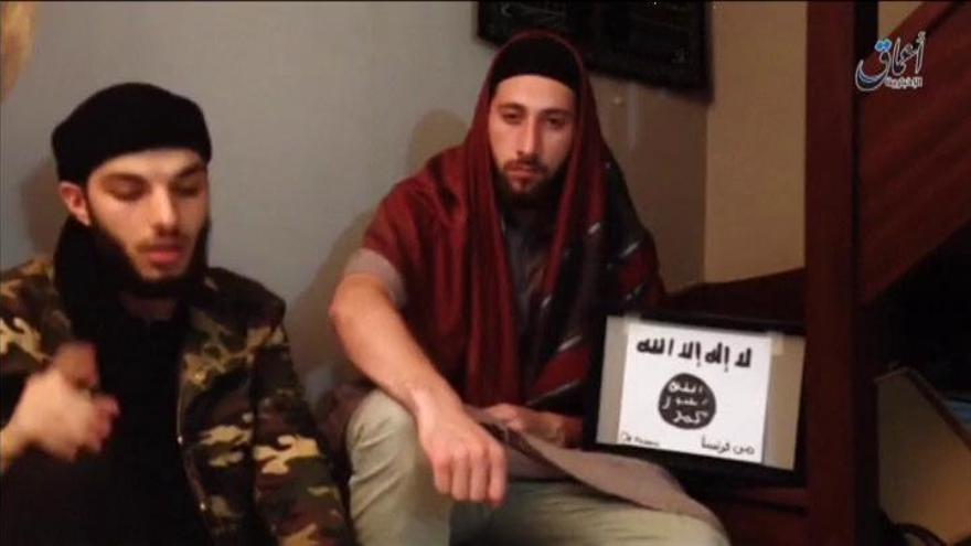 El Estado Islámico publica un video con los dos terroristas que degollaron al cura francés