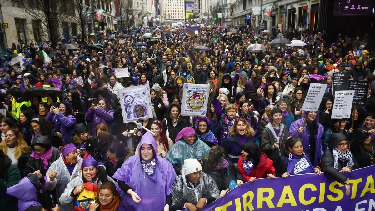 Miles de mujeres salen a las calles en un 8M que suma tres posibles víctimas de violencia de género