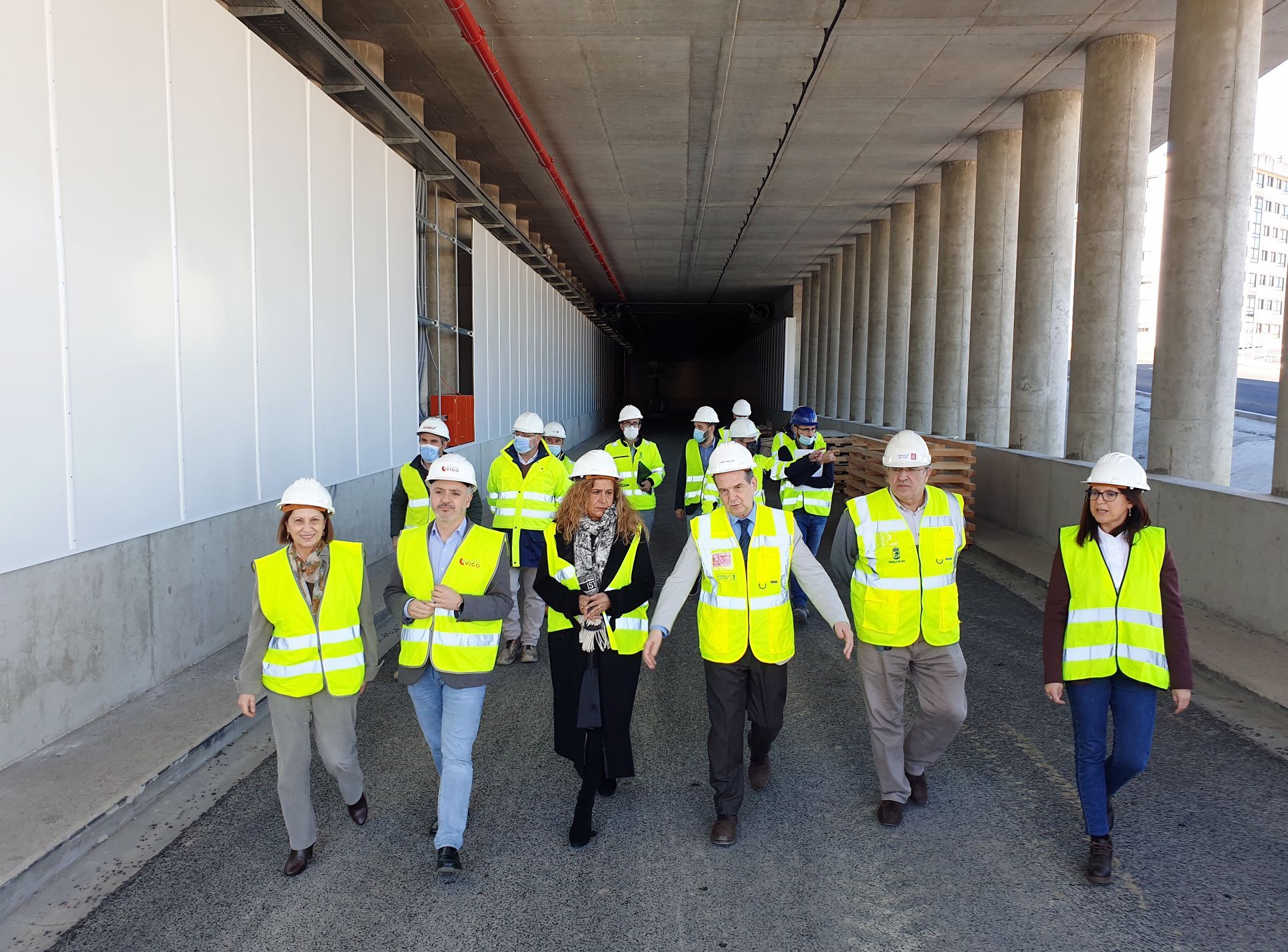 Abel Caballero inspecciona los avances en el túnel de Vialia hacia la AP-9