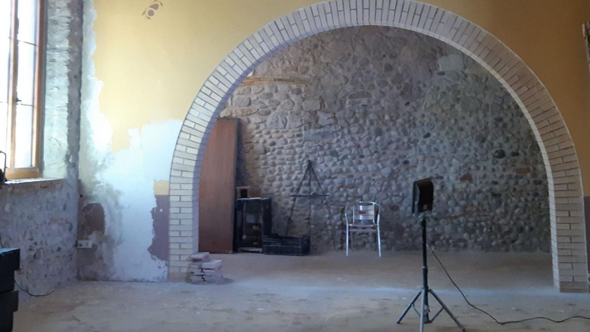 Tal com és actualment la sala d’exposicions de la plaça de Torroella de Fluvià