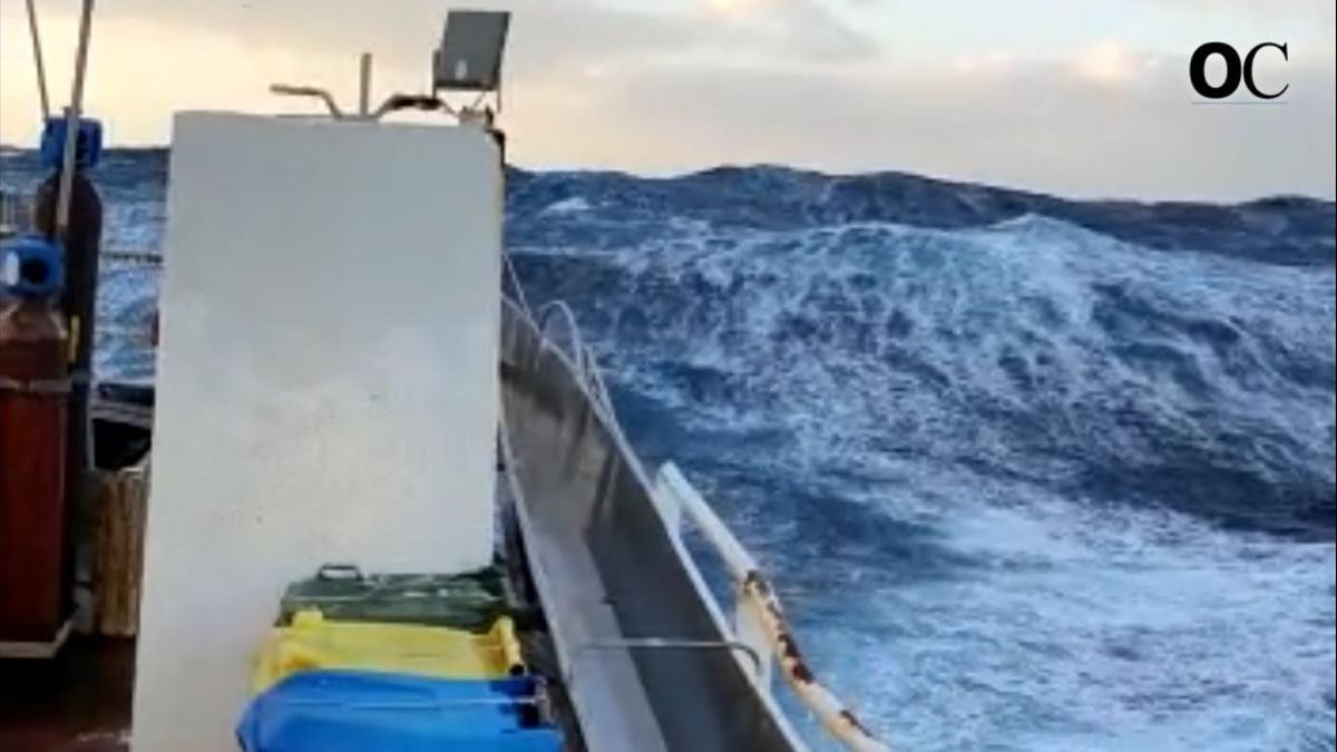 La dureza del temporal desde un buque gallego en Irlanda