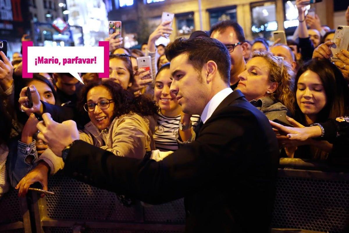 Mario Casas y su selfie con als fans