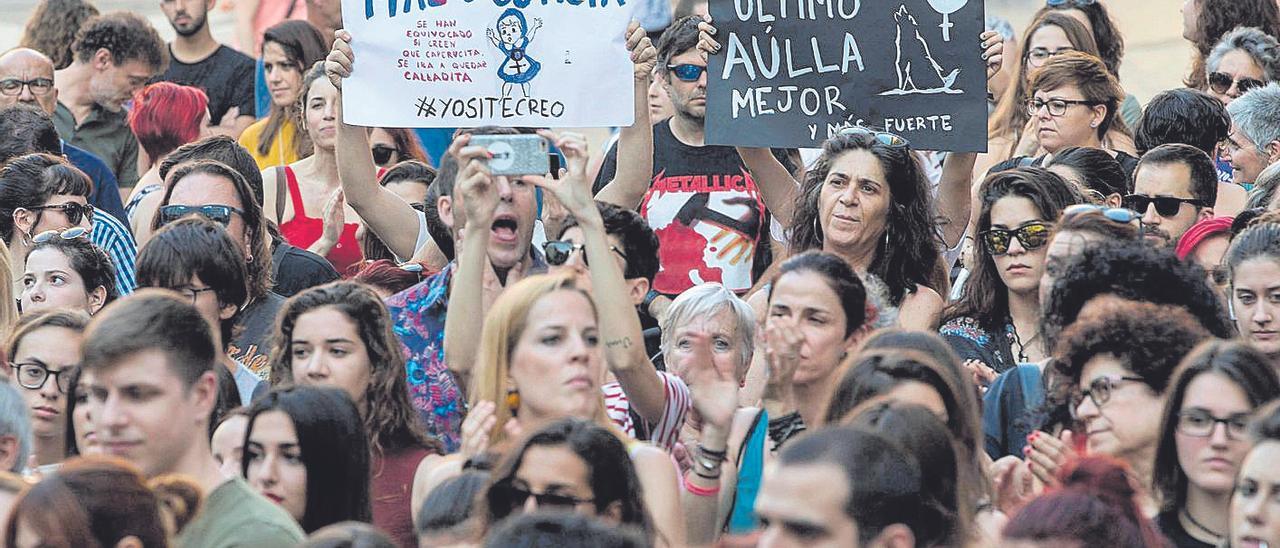 Manifestación en contra de La Manada de Pamplona.