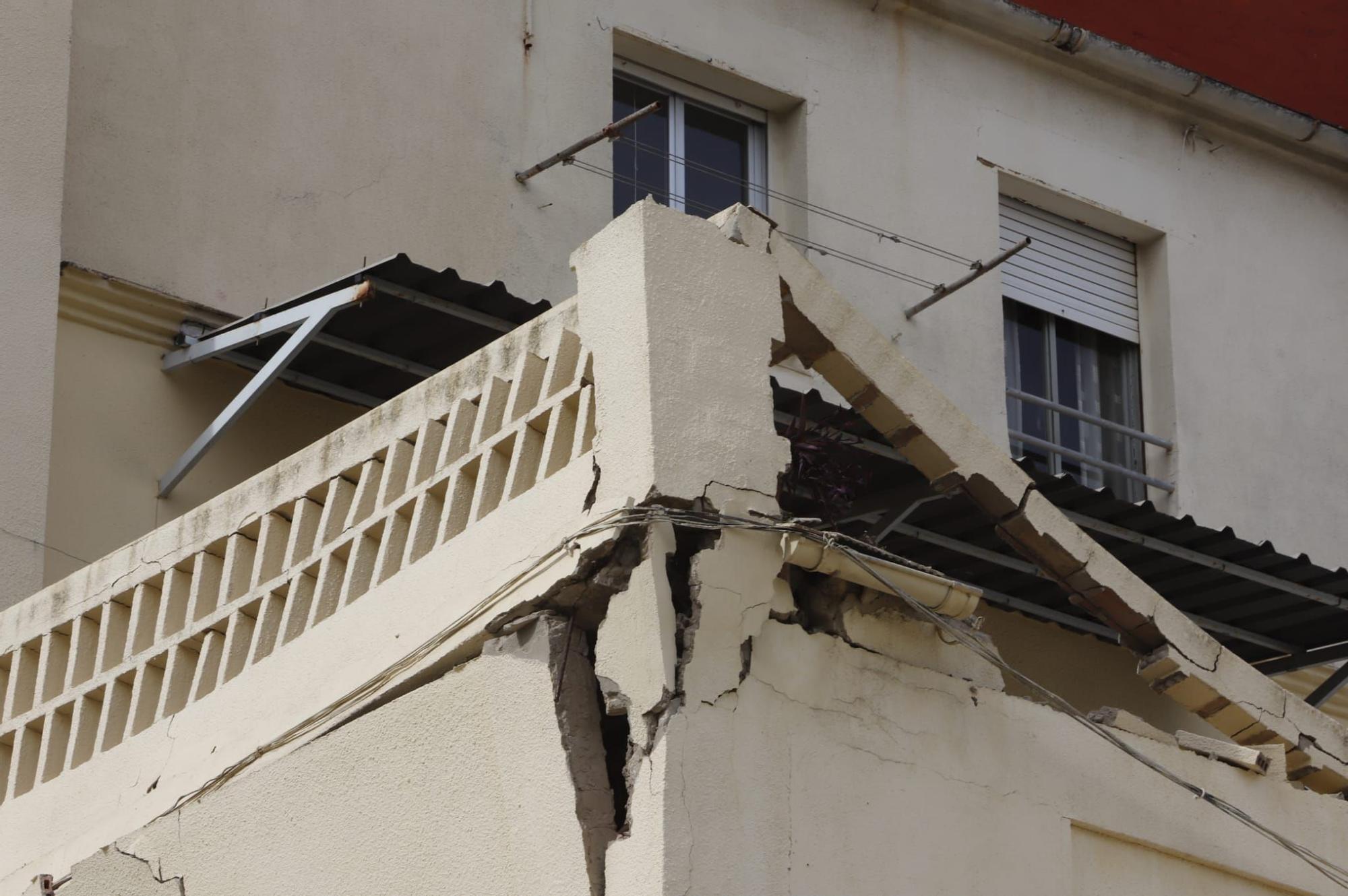 Precintan las inmediaciones de la casa derrumbada en Ontinyent