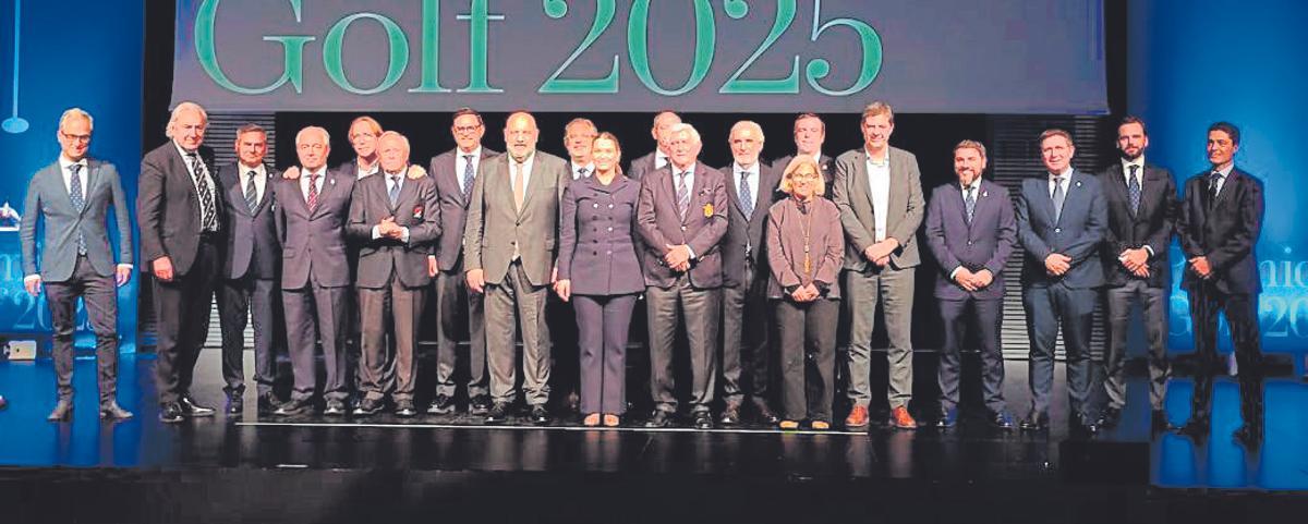 Presidentes de las Federaciones de Golf de España junto a autoridades.