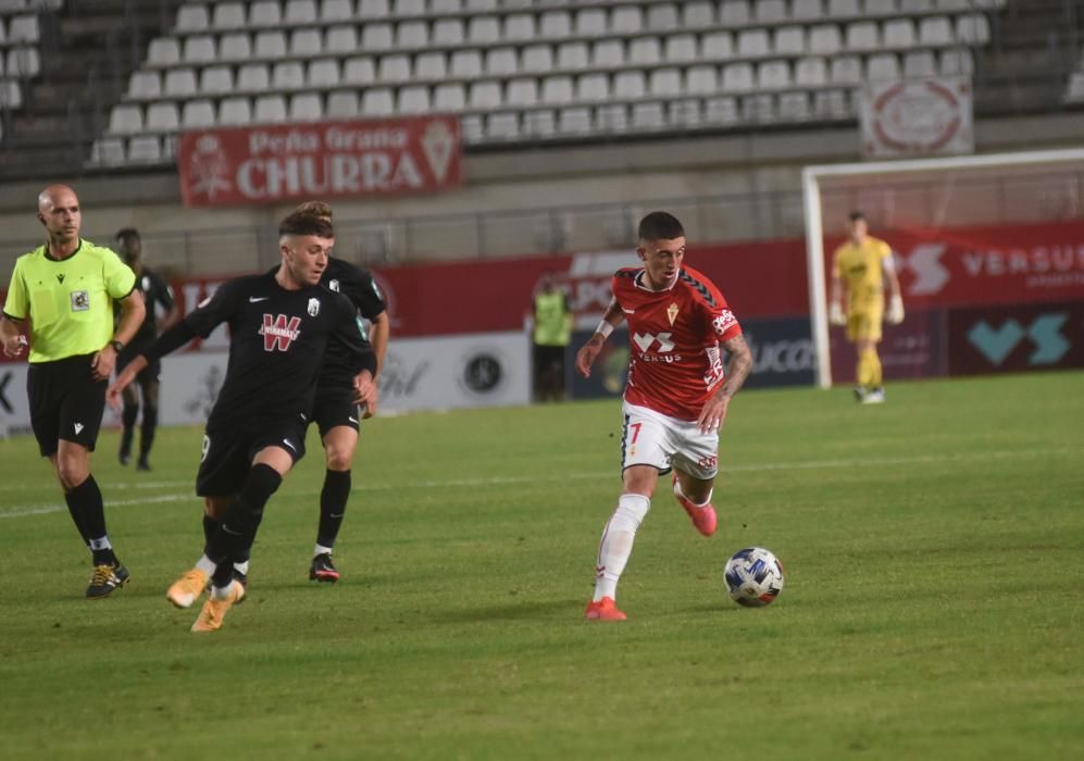 El Real Murcia se confía y pierde ante el Granada B (1-2)