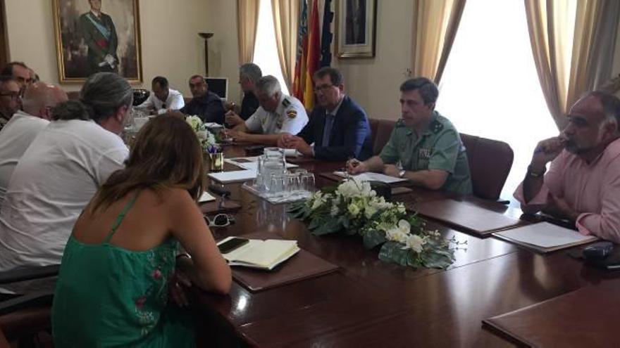 La reunión de seguridad que se celebró ayer en la Subdelegación del Gobierno en Alicante.