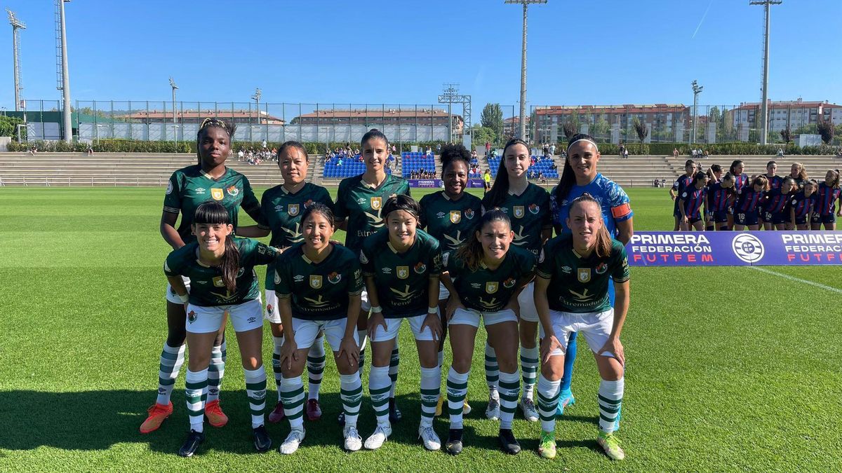 Equipo del Cacereño Femenino este sábado en Barcelona.
