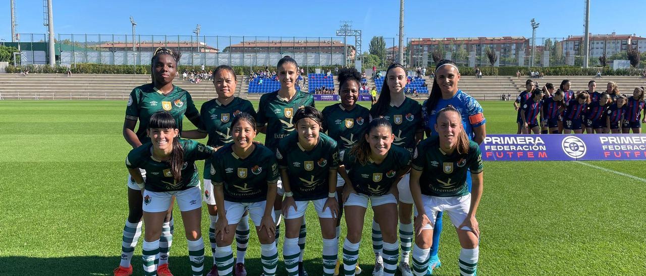 Equipo del Cacereño Femenino este sábado en Barcelona.