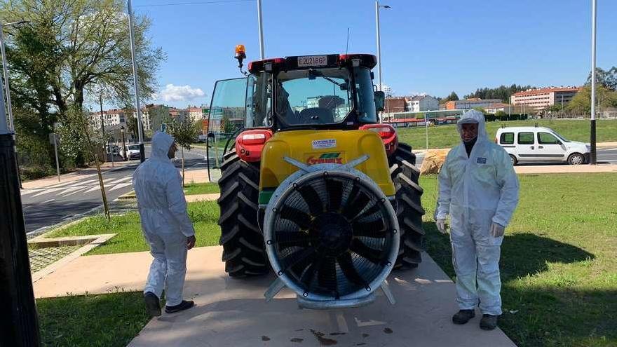 Máquina atomizadora con depósito de 400 litros cedida por Hermanos Villar.