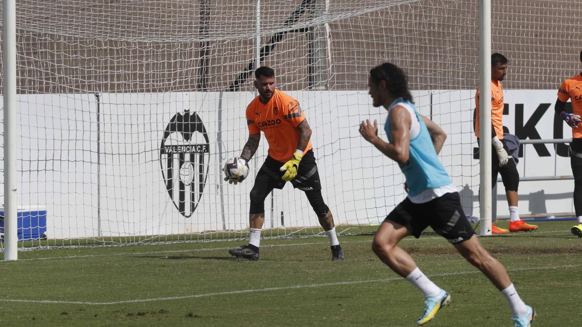 Valencia. Entrenamiento Valencia CF Edison Cavani