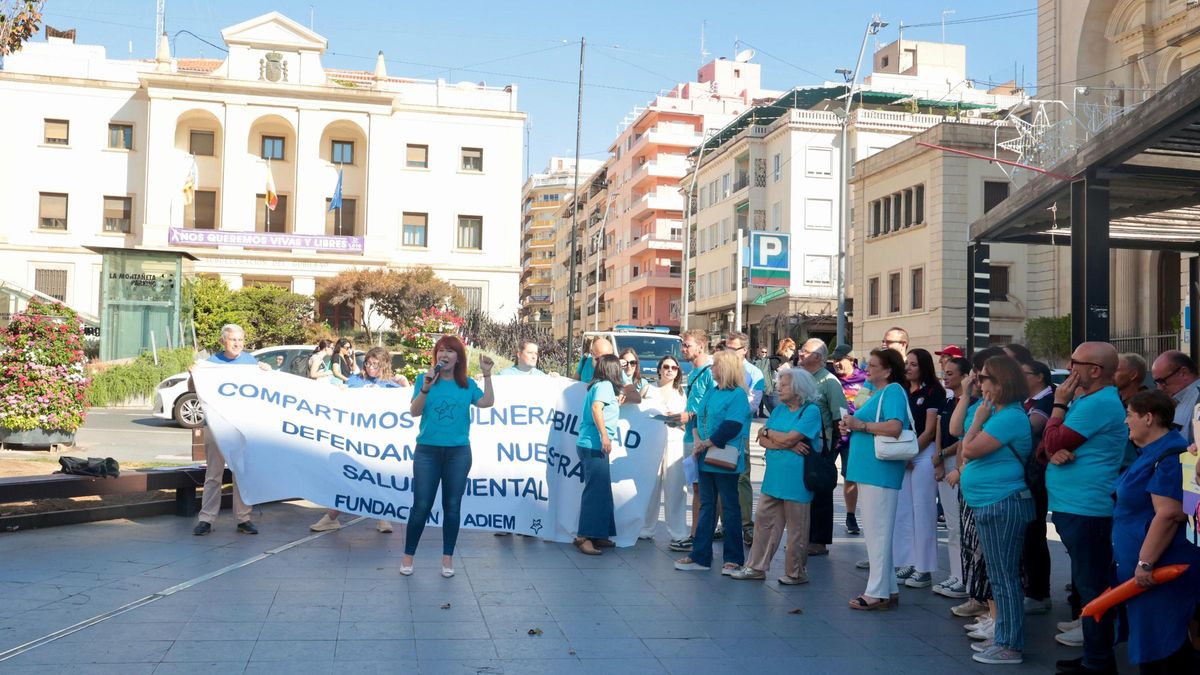 Una marcha por el centro de Alicante reivindica el derecho universal a la salud mental